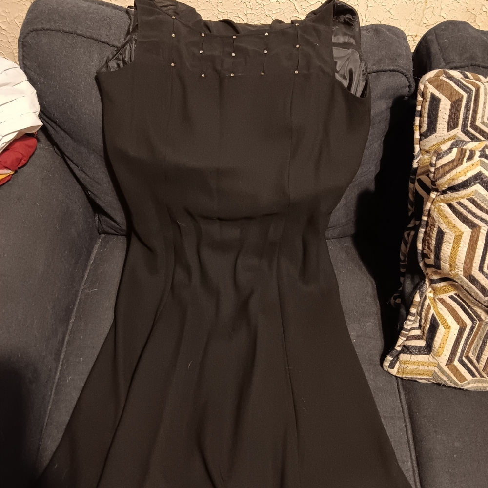 Jones wear black dress with studs women’s size 14. Sleeveless 100% Polyester